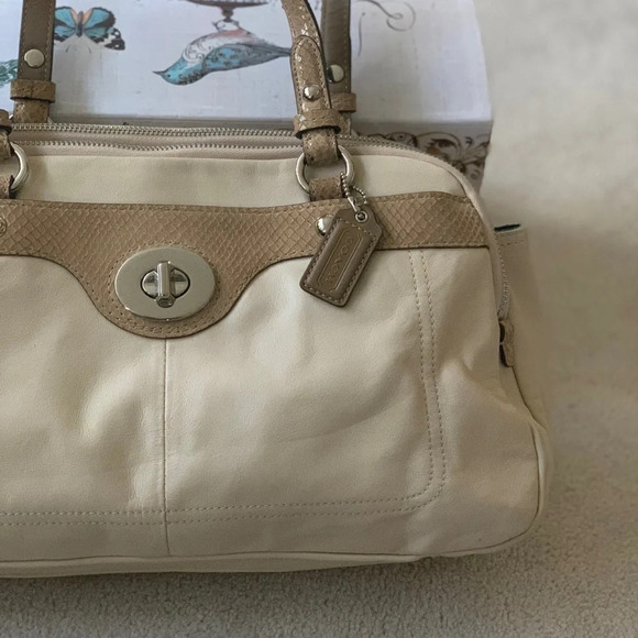GREAT condition - Coach Penelope Ivory/brown Leather Satchel/shoulder Tote - Picture 2 of 15